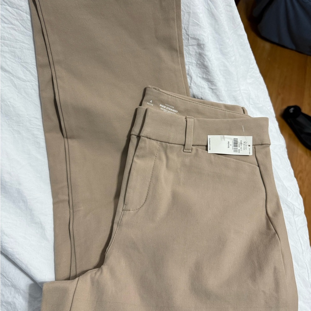 Old Navy Women’s Khaki Chinos New size 4P